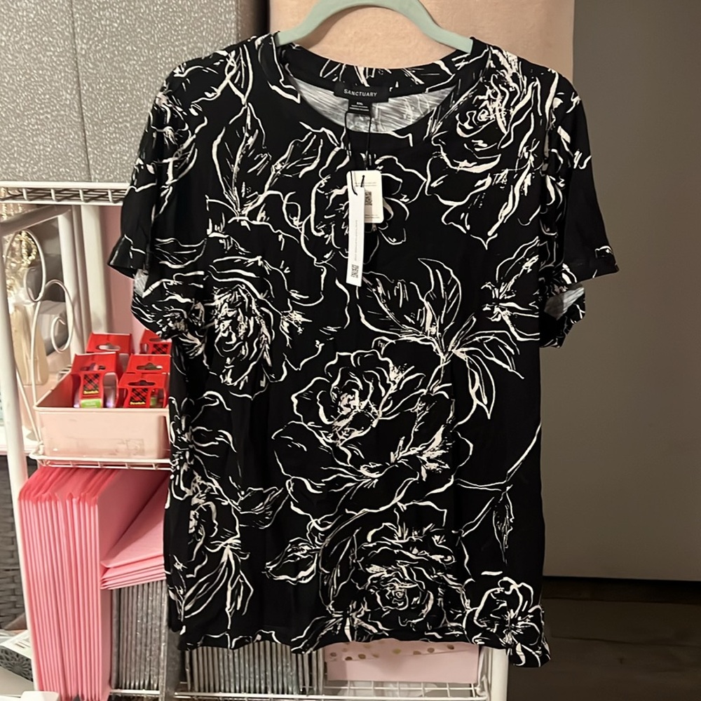 Sanctuary Black and White Floral Short Sleeve Top- Brand new